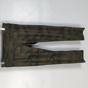 Lululemon Camo Cropped Length Leggings